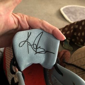 Nike size 10.5 in  perfect condition they are KYRIE IRVING